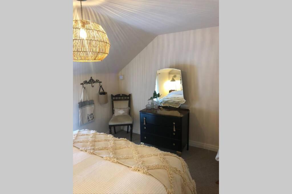 The Pink Cottage Upstairs Suite & Garden Summer Room Whitehead Exterior foto