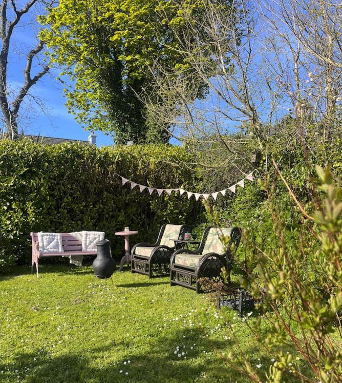 The Pink Cottage Upstairs Suite & Garden Summer Room Whitehead Exterior foto