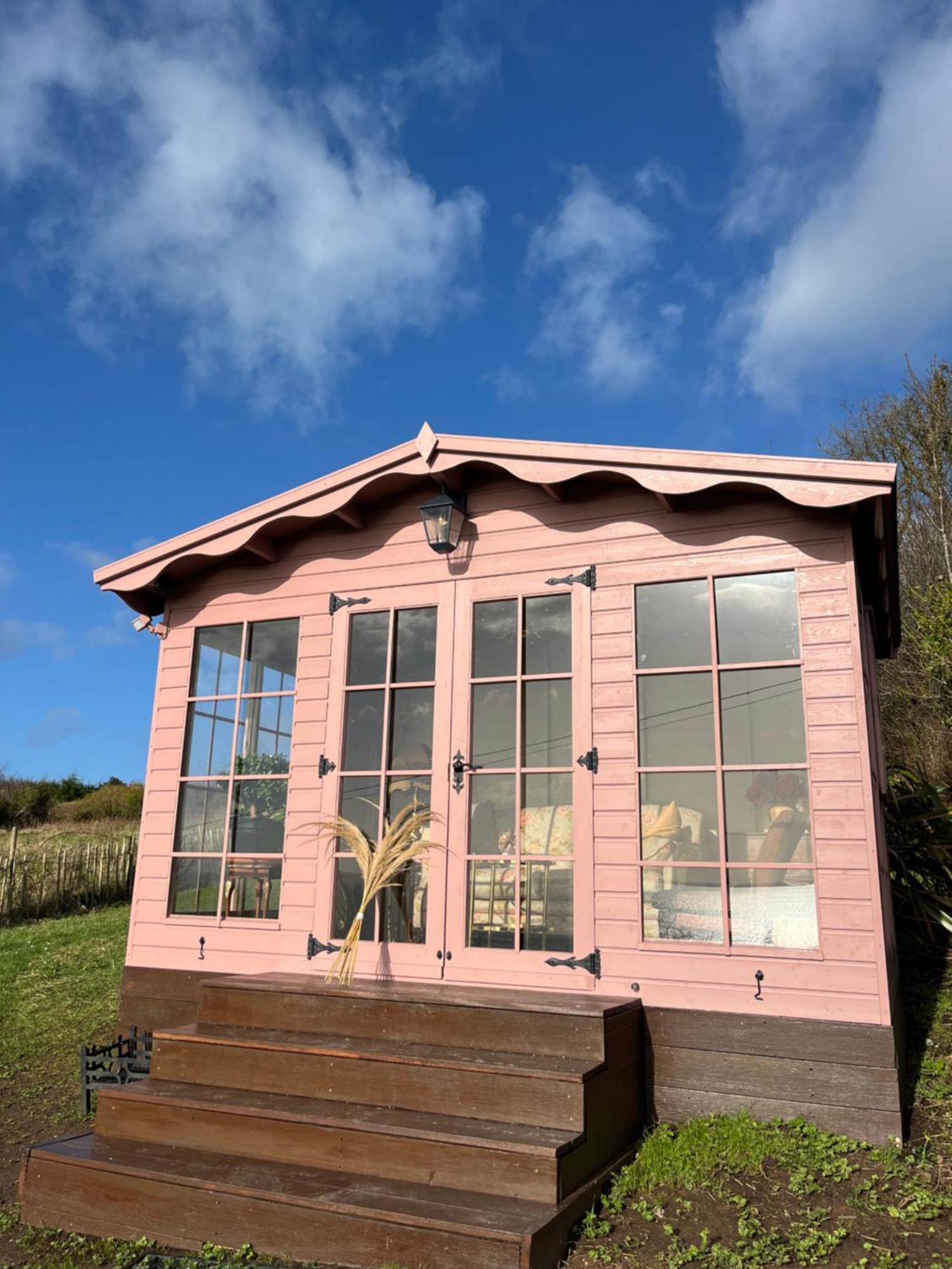 The Pink Cottage Upstairs Suite & Garden Summer Room Whitehead Exterior foto